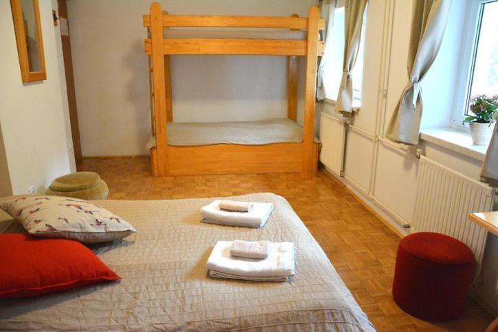 Rooms Barovc By The Lake Jasna كْرانْيِسكا غورا المظهر الخارجي الصورة A room at the hostel