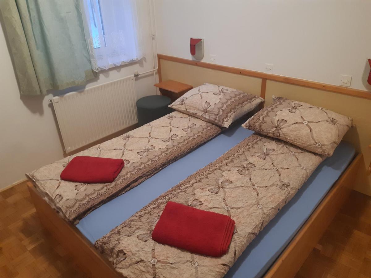 Rooms Barovc By The Lake Jasna كْرانْيِسكا غورا المظهر الخارجي الصورة A futon