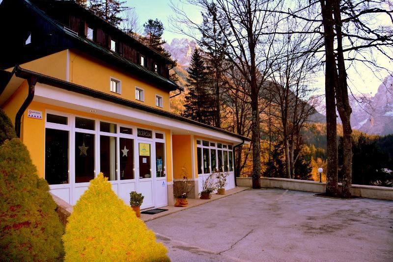Rooms Barovc By The Lake Jasna كْرانْيِسكا غورا المظهر الخارجي الصورة The town hall